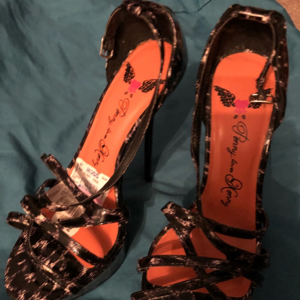 Heels - Picture 2 of 3